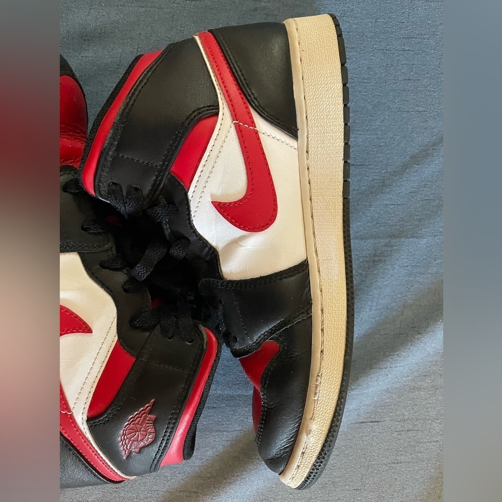 Jordan 1 Retro High OG, Size 6.5Y, EUC - Picture 3 of 9
